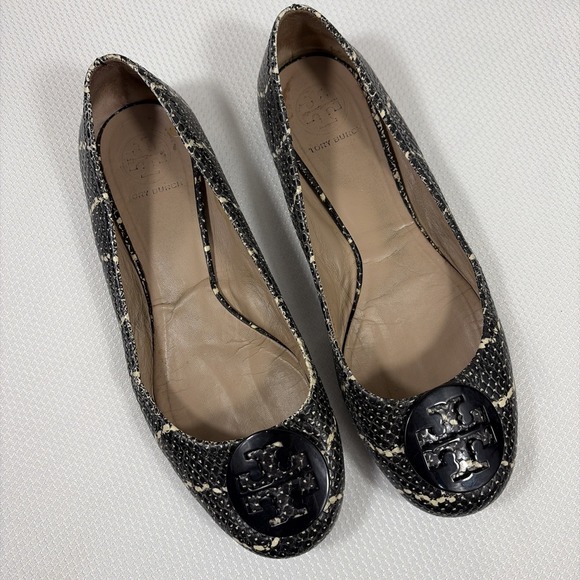 Tory Burch Shoes - TORY BURCH Reva Mojave Print Leather Logo Ballet Flat Size 8M Black/Ivory